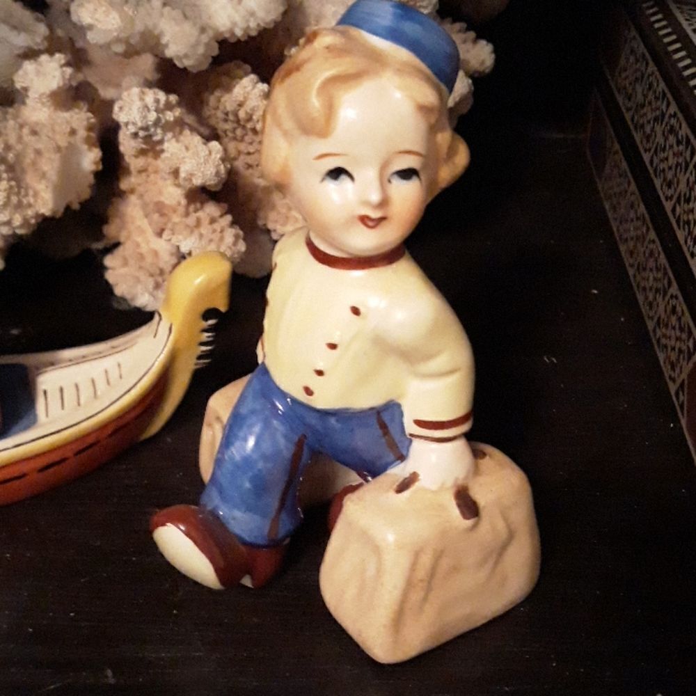Sarsaparilla 1981 Page boy salt pepper shaker